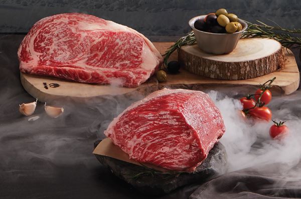 Bò Bông Tuyết Úc có phải bò Wagyu không? Nguồn gốc & phương pháp chăn nuôi chi tiết